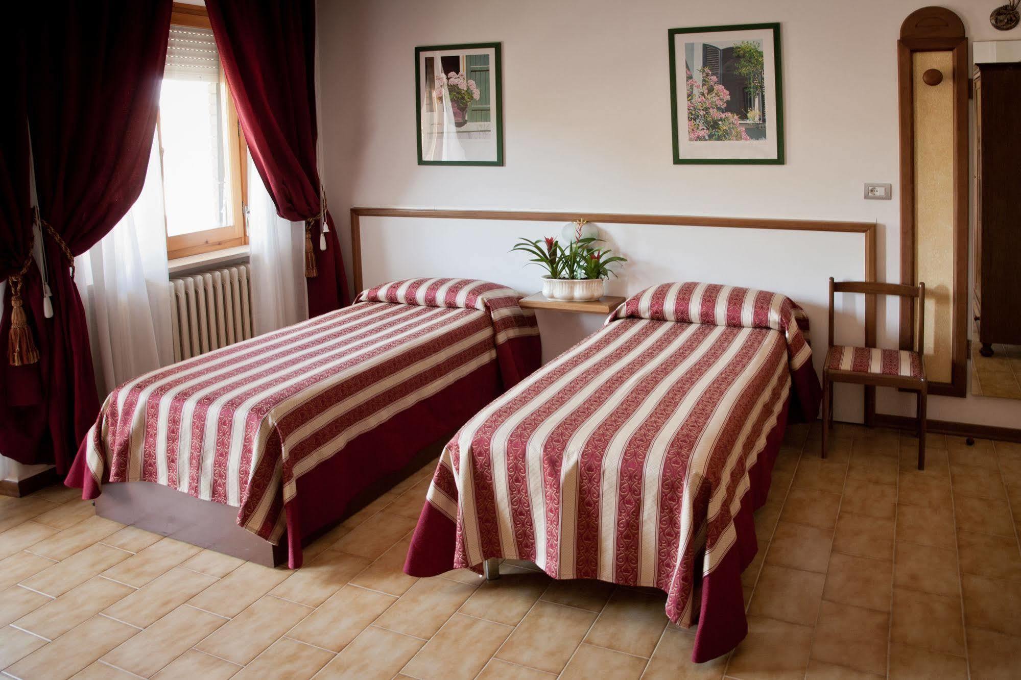 Hotel Vignola Assisi Eksteriør billede