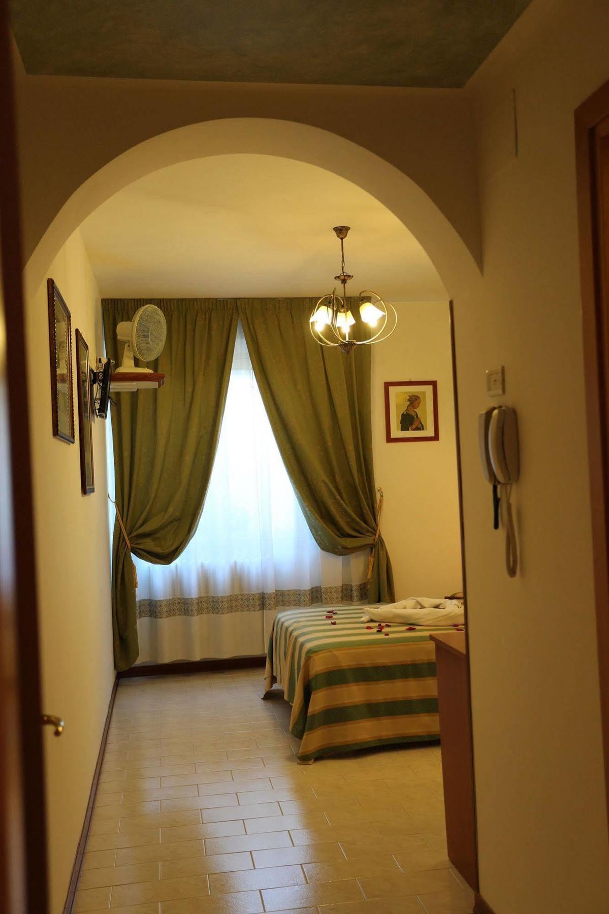 Hotel Vignola Assisi Eksteriør billede