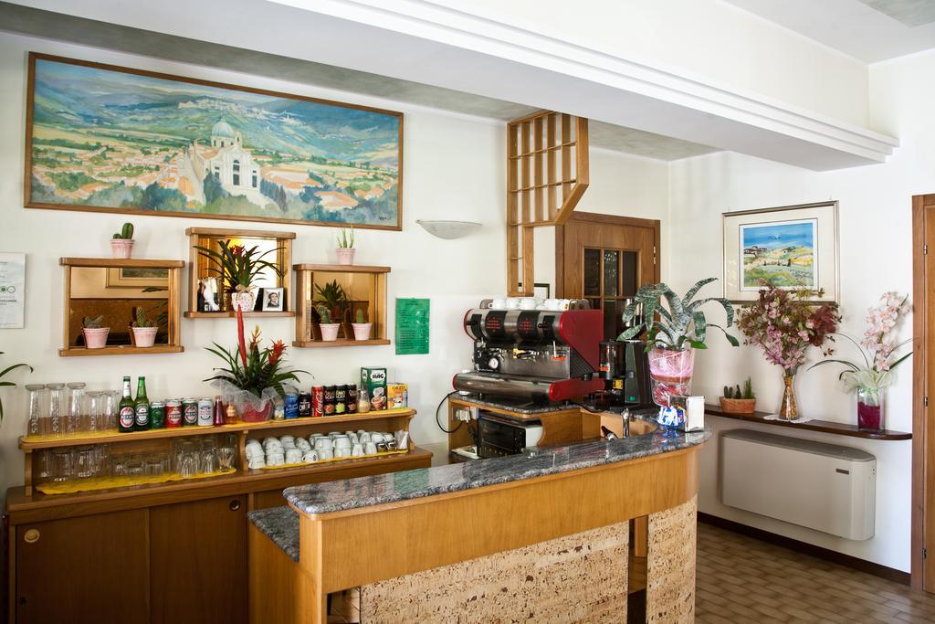 Hotel Vignola Assisi Eksteriør billede