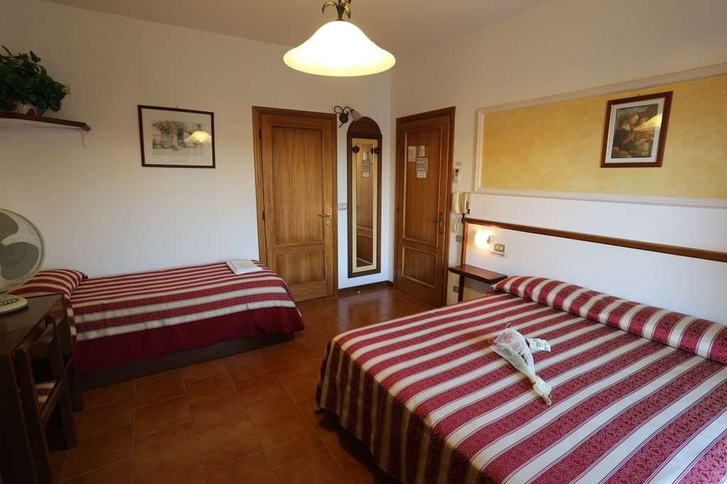 Hotel Vignola Assisi Værelse billede